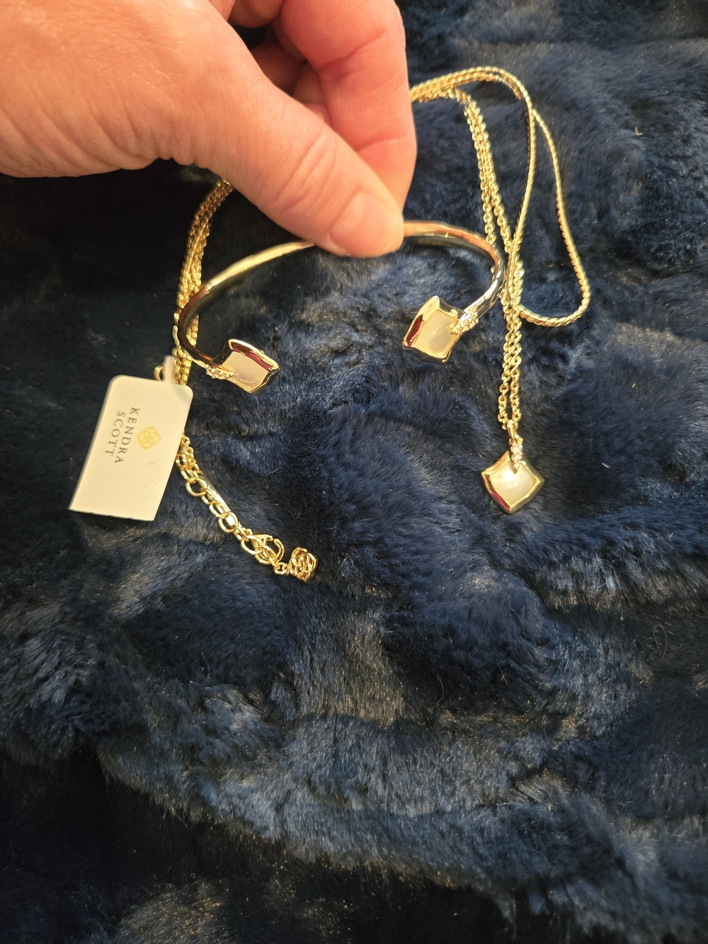 NWT Kendra Scott MOP Gold Bracelet with Matching Pendant Necklace